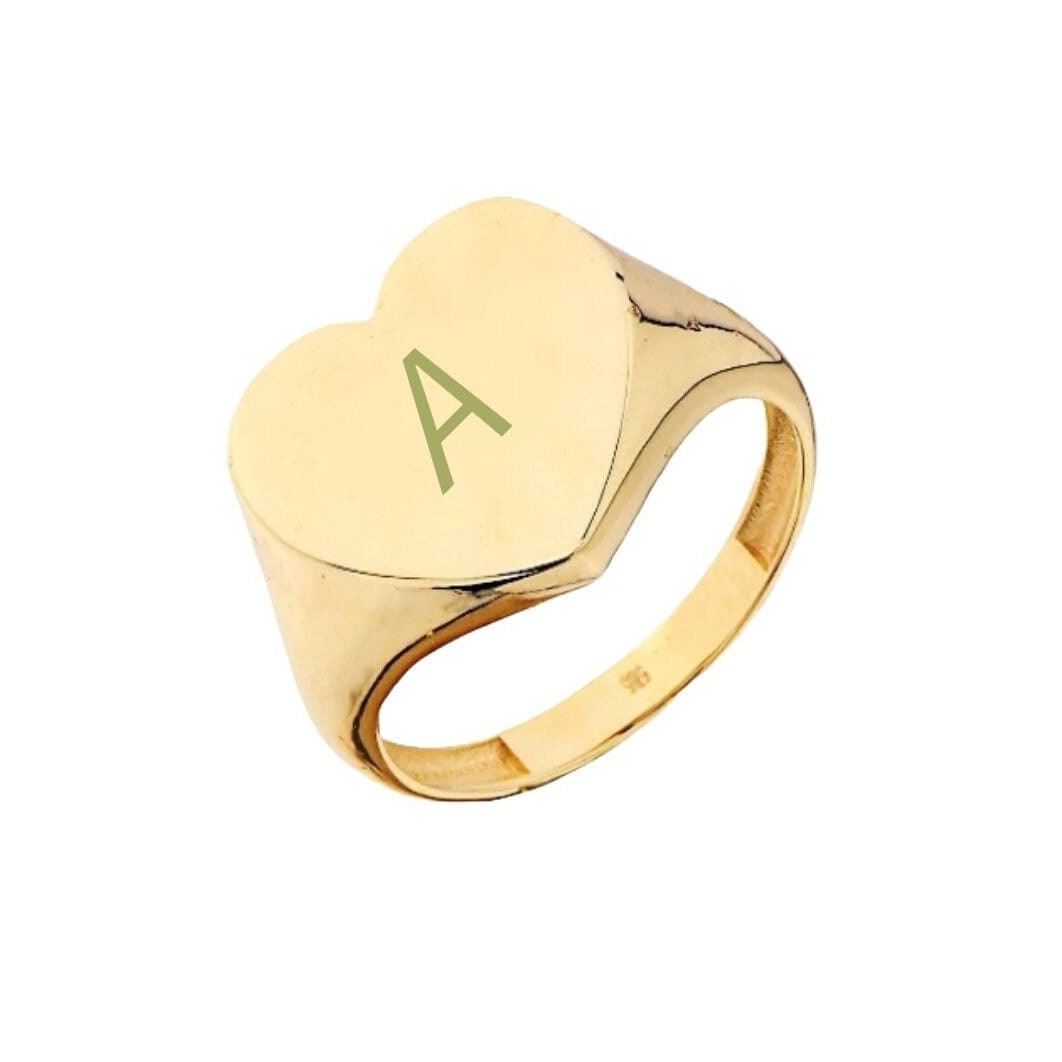Introducing our exquisite 14k Gold Heart Signet Ring, a modern take on a beloved vintage classic. This delicate and lightweight ring is designed for everyday wear, adding a touch of elegance to any outfit.